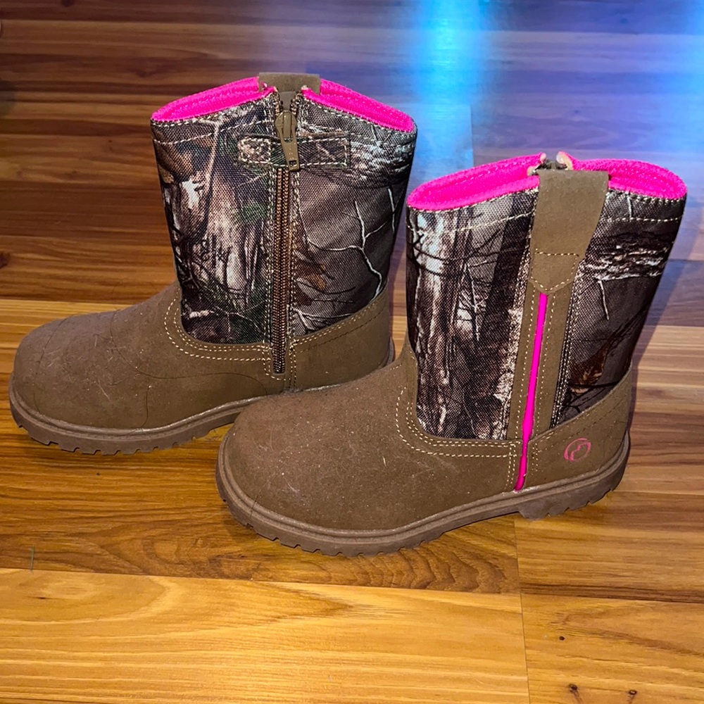 Mid-Calf Magellan Pink Camo Girl Zip-Up Boots